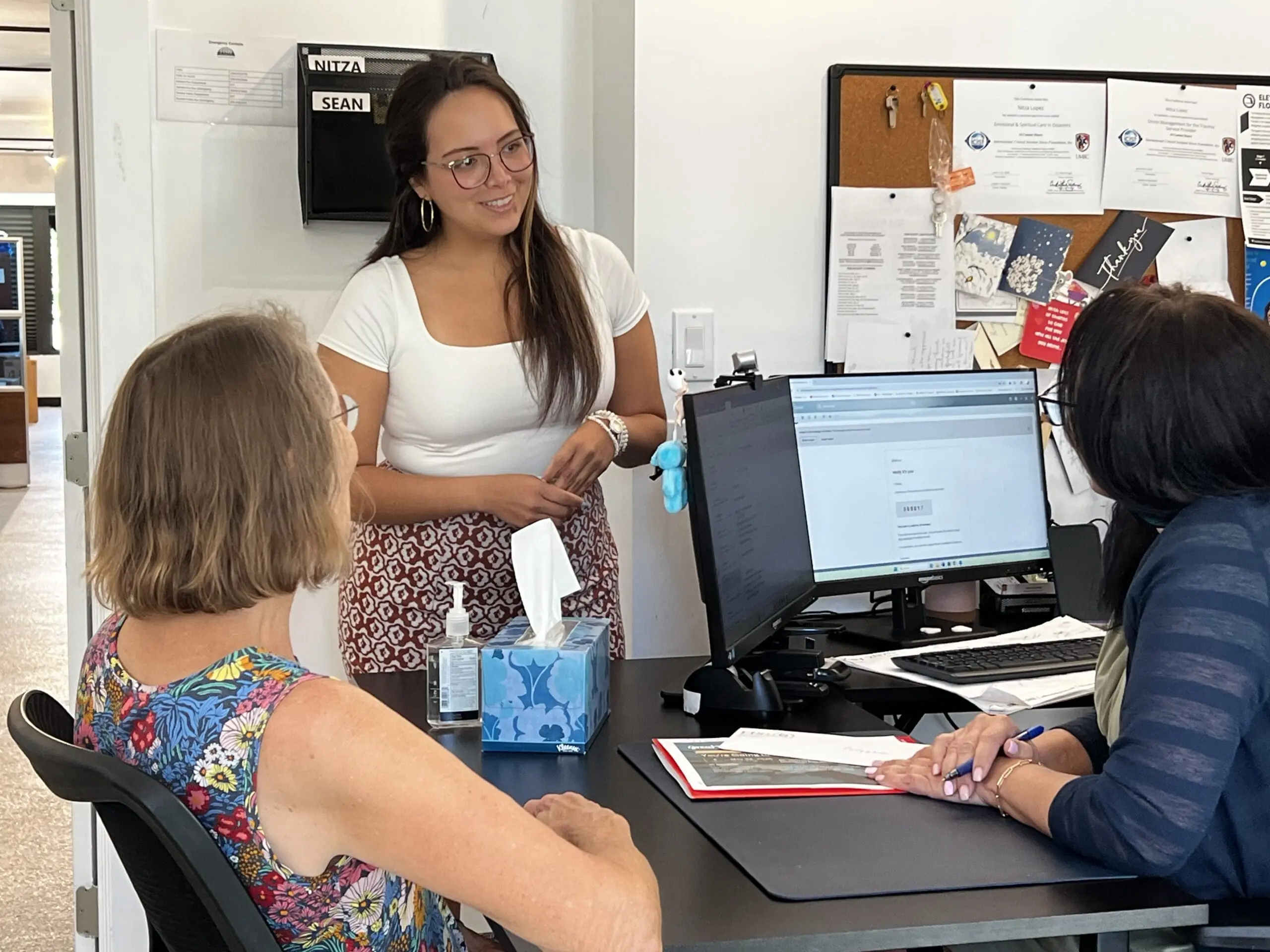 Nitza, client, Maria (3)